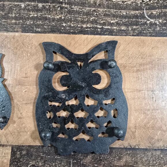 Retro Farmhouse Owl Trivets - Black Cast Iron - Set of 2 - Picture 7 of 7